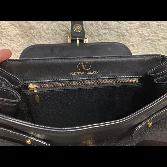 Valentino - Picture 4 of 9